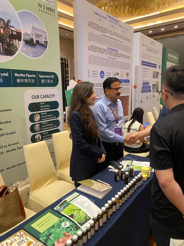 Meeting buyers, CHINAEASA 2026
