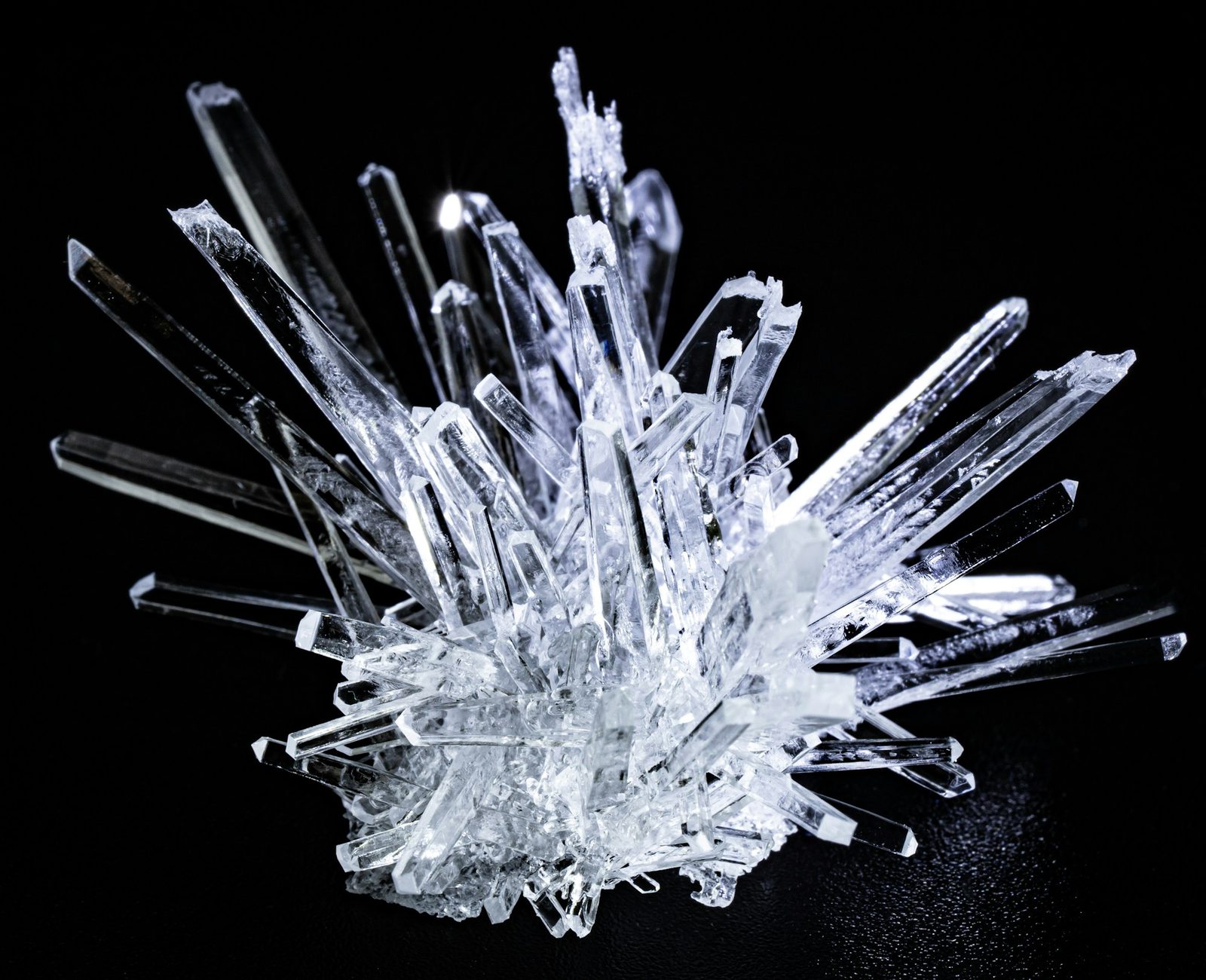 Needle-shaped menthol crystals