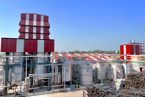 Five warehouses and more than 50 tanks keep in-process and finished goods ready to ship
